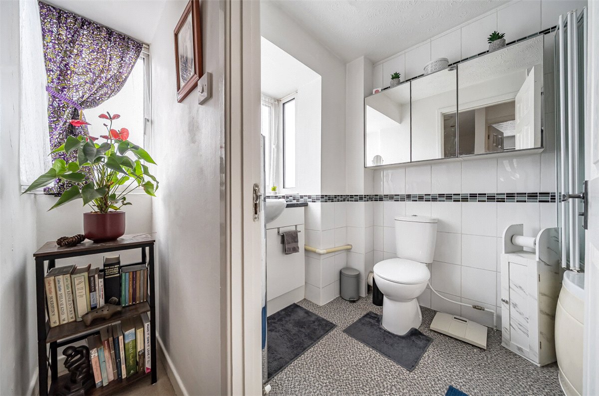 3 bedroom House, Squires Hill Close, Woodshaw, SN4 - Available, Image 5