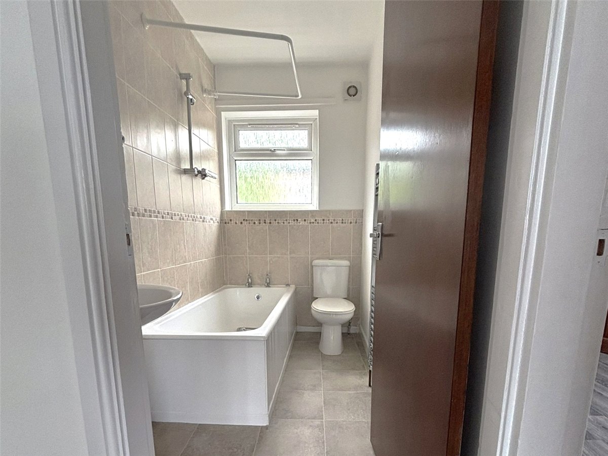 2 bedroom Flat, The Town, Dewsbury, WF12 - Available, Image 4