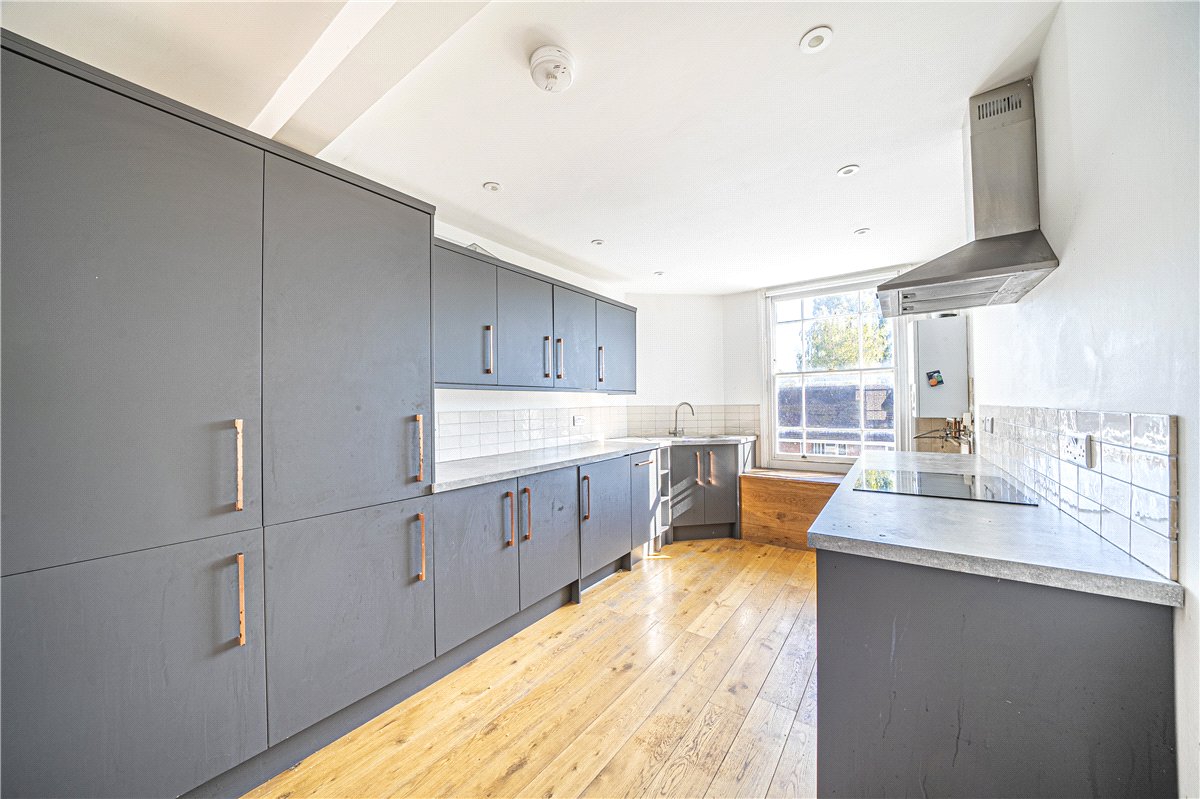 3 bedroom Flat, Hyde Street, Winchester, SO23 - Available, Image 7