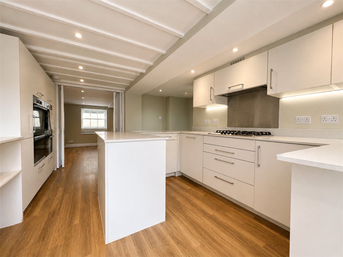 4 bedroom House, Eastgate Street, Winchester, SO23 - 