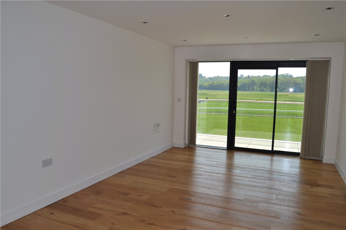 2 bedroom Flat, Kingman Way, Newbury, RG14 - , Image 1