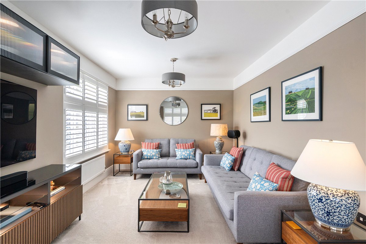 3 bedroom House, Garside Way, Marlborough, SN8 - Sold, Image 2