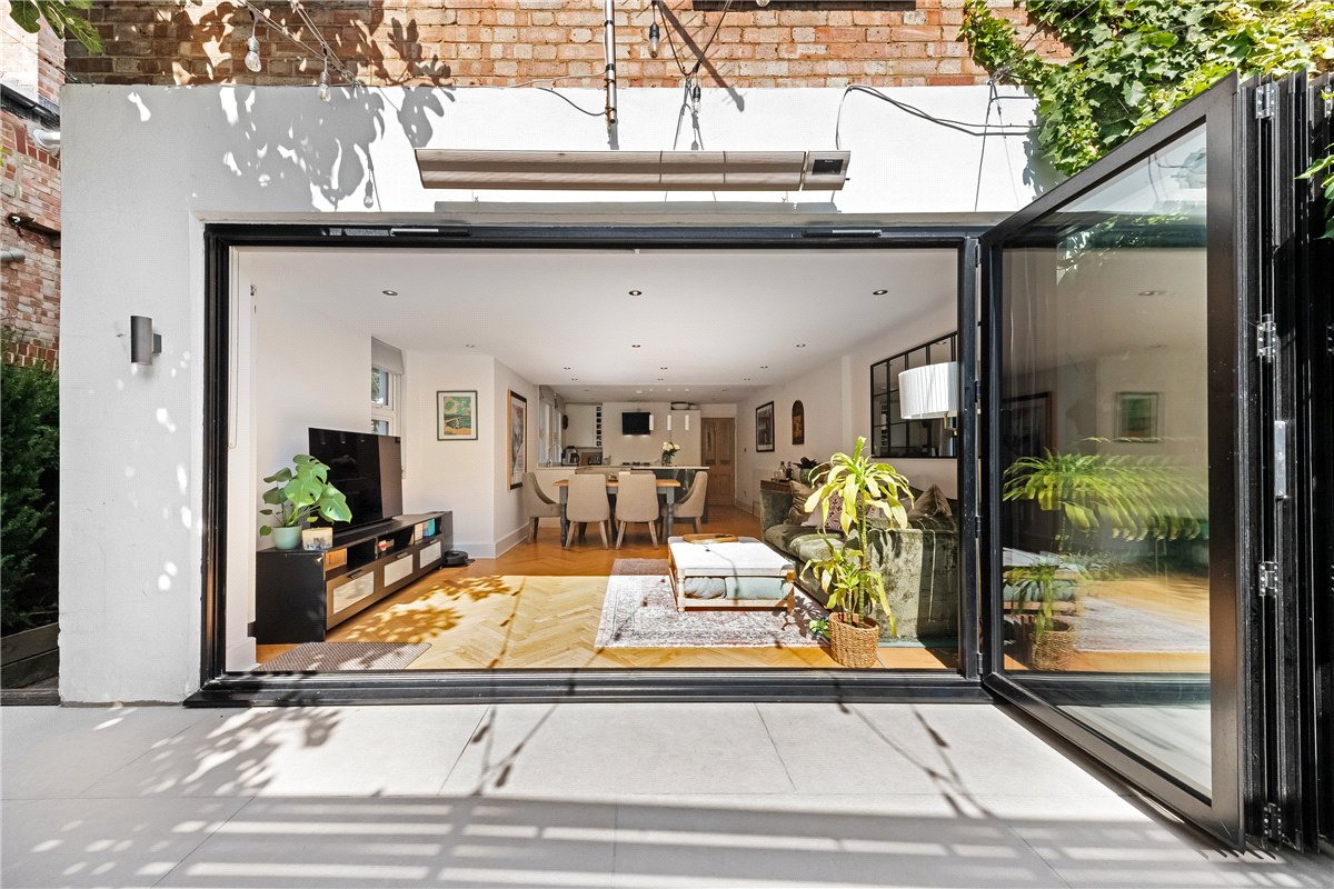 2 bedroom Flat, Babington Road, London, SW16 - Available