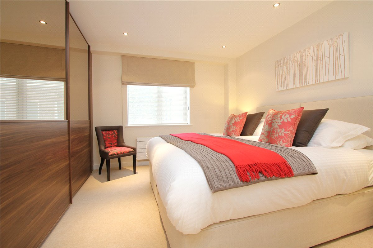 3 bedroom Flat, Holbein Place, London, SW1W - Available, Image 2