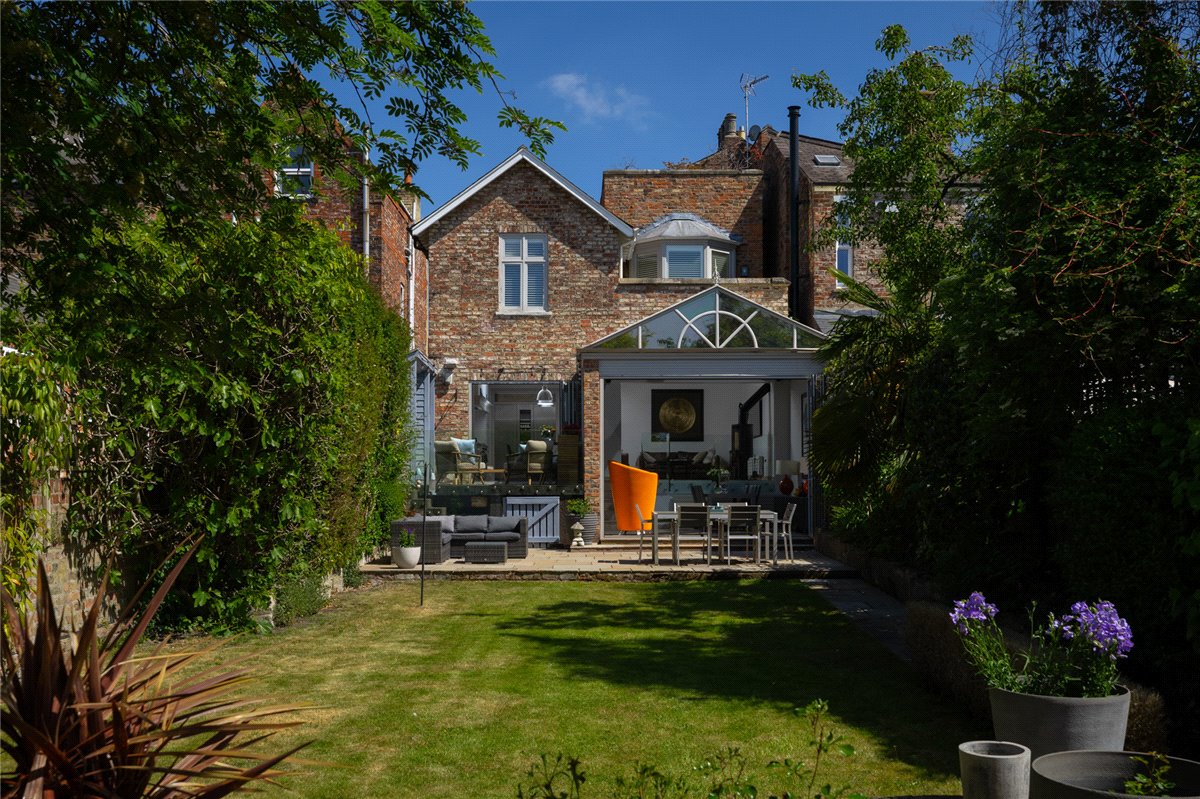 5 bedroom House, Fulford Road, York, YO10 - Sold
