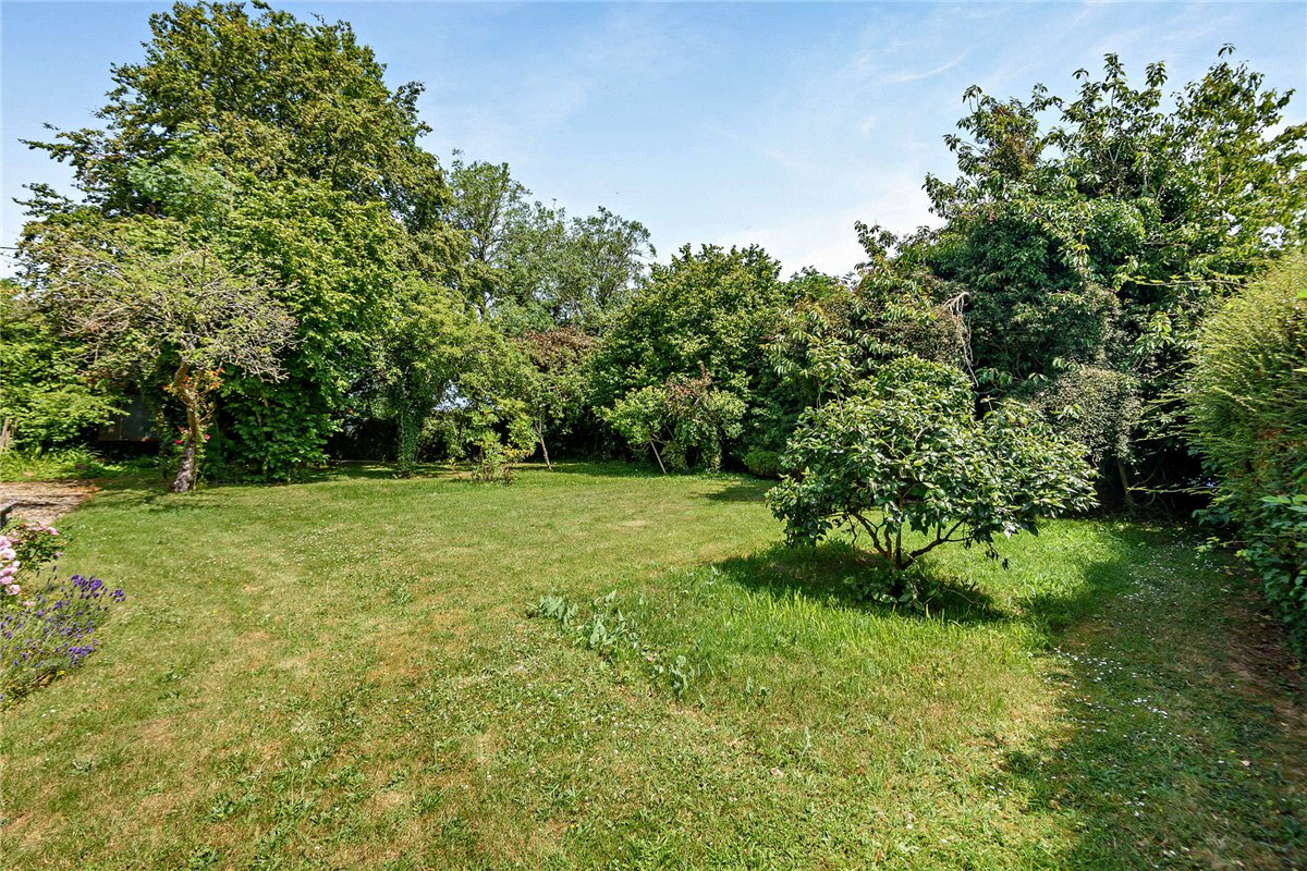 4 bedroom House, The Thicket, Leckhampstead, RG20 - Available, Image 16