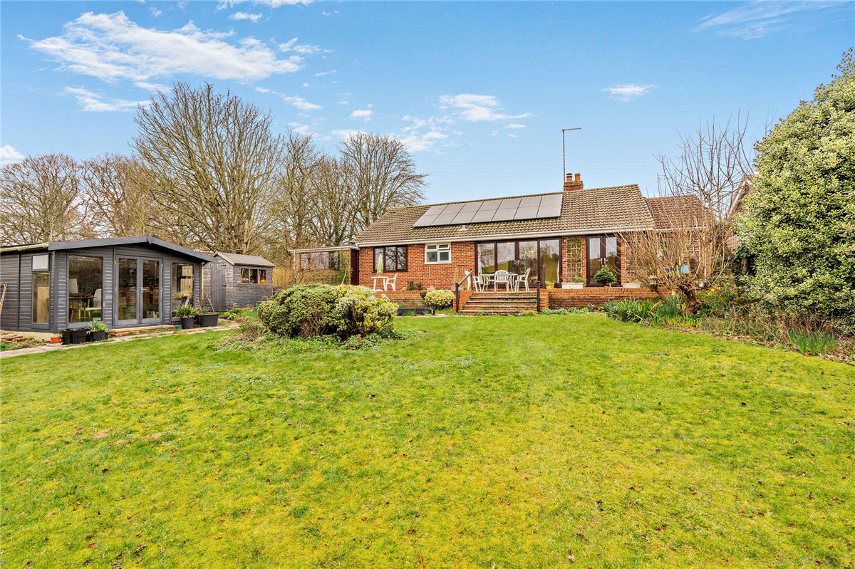 3 bedroom Bungalow, Downs Close, Eastbury, RG17 - Available, Image 15