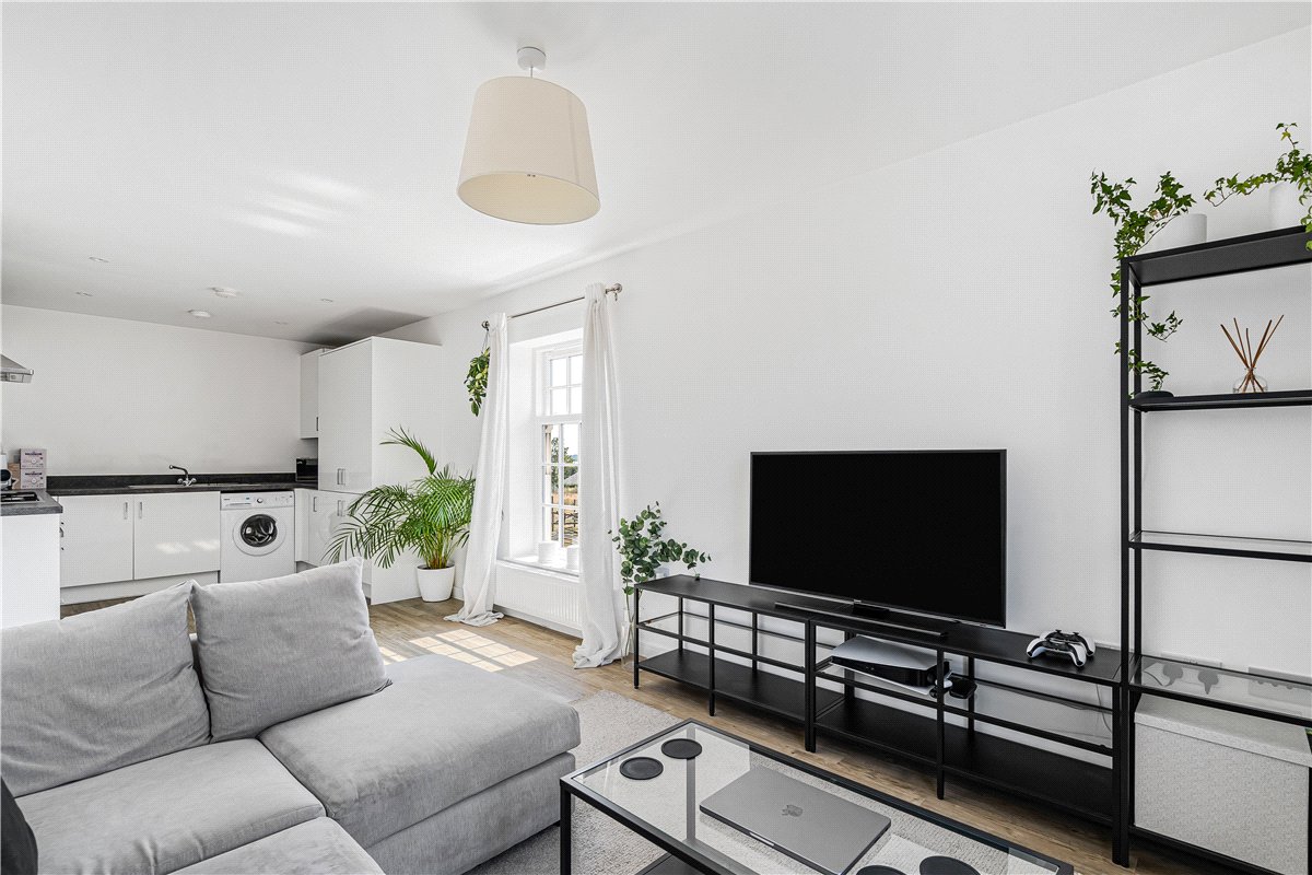 2 bedroom Flat, Thenford Way, Banbury, OX16 - Let Agreed, Image 1