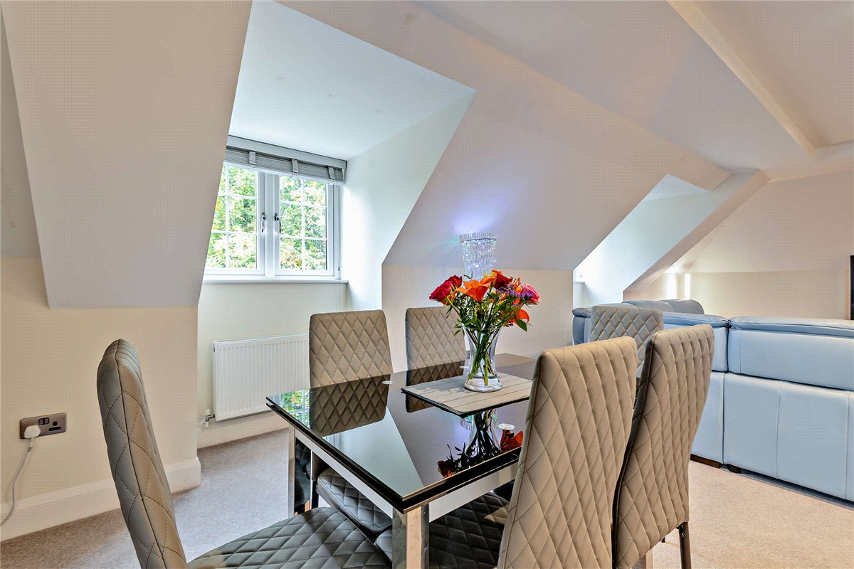 2 bedroom Flat, The Dolmans, Shaw, RG14 - Sold STC, Image 14