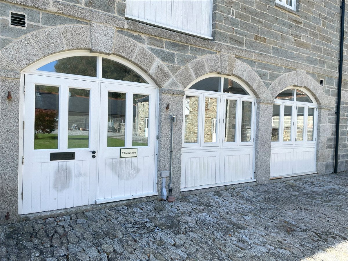 3 bedroom Flat, St. Gluvias, Penryn, TR10 - Available, Image 1
