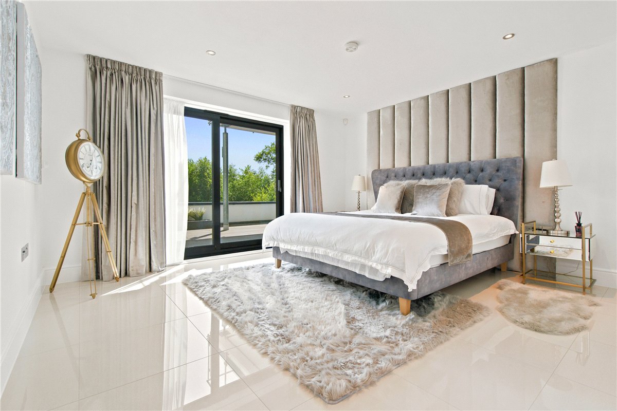 7 bedroom House, Snelsmore Common, Newbury, RG14 - Available, Image 11