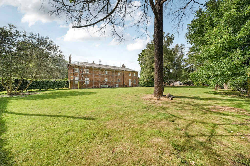 947 Sq Ft, Unit 3 The Stables, Hertford, SG14 - Available