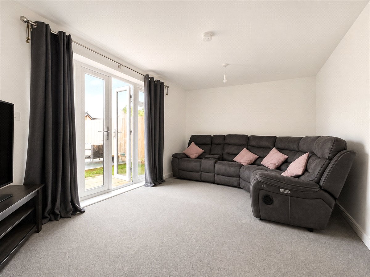3 bedroom House, Stonyfield Road, Whiteley, PO15 - , Image 2