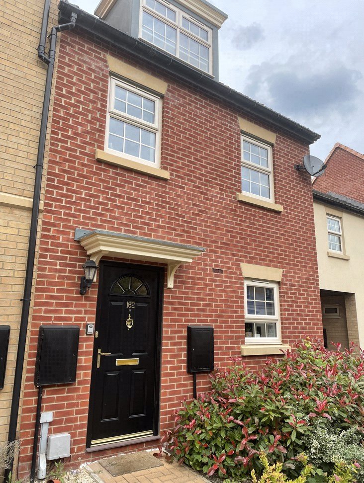 3 bedroom House, Comelybank Drive, Mexborough, S64 - Available