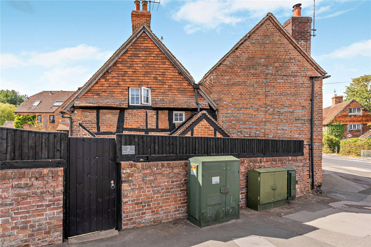 2 bedroom House, Church Road, Shaw, RG14 - Available