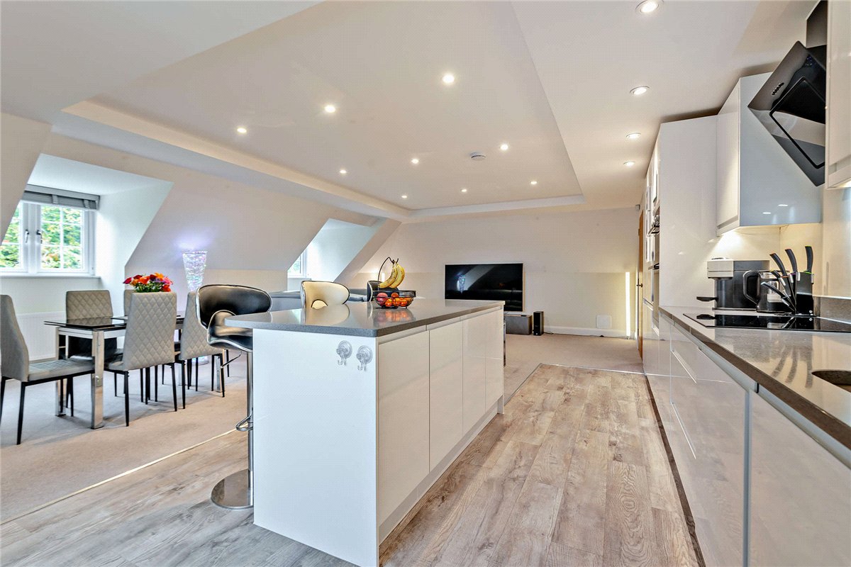 2 bedroom Flat, The Dolmans, Shaw, RG14 - Sold, Image 12