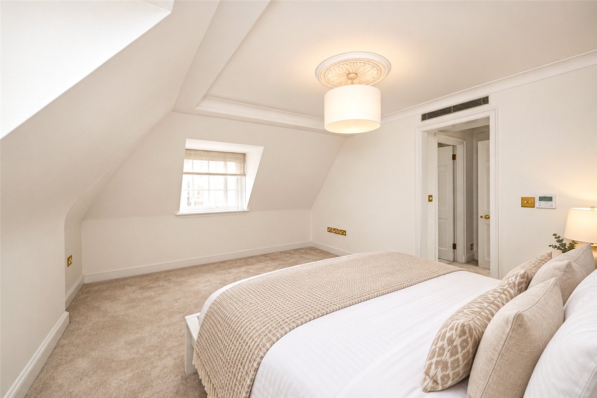 7 bedroom House, Upper Brook Street, Mayfair, W1K - Available, Image 35