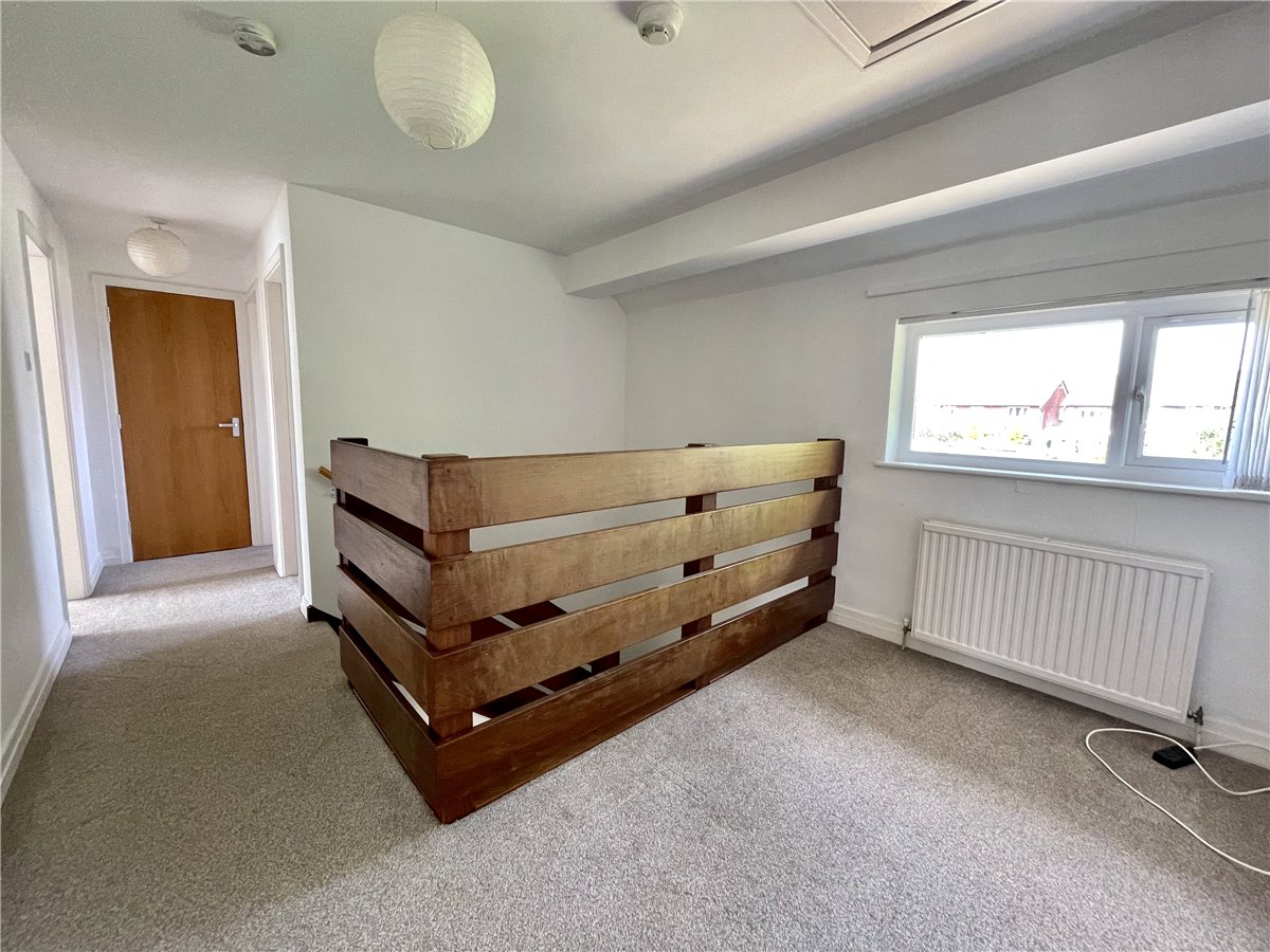 4 bedroom House, Queen Catherine Road, Steeple Claydon, MK18 - Available, Image 5