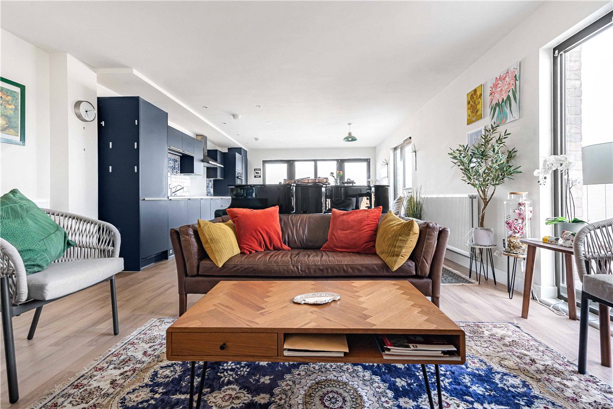 2 bedroom Flat, Patagonia Way, Cambridge, CB3 - Available, Image 2