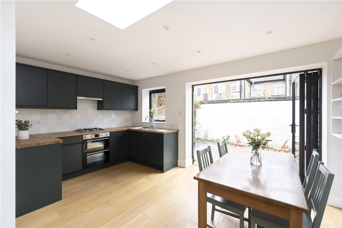2 bedroom Maisonette, Boundary Road, London, SW19 - Sold, Image 9
