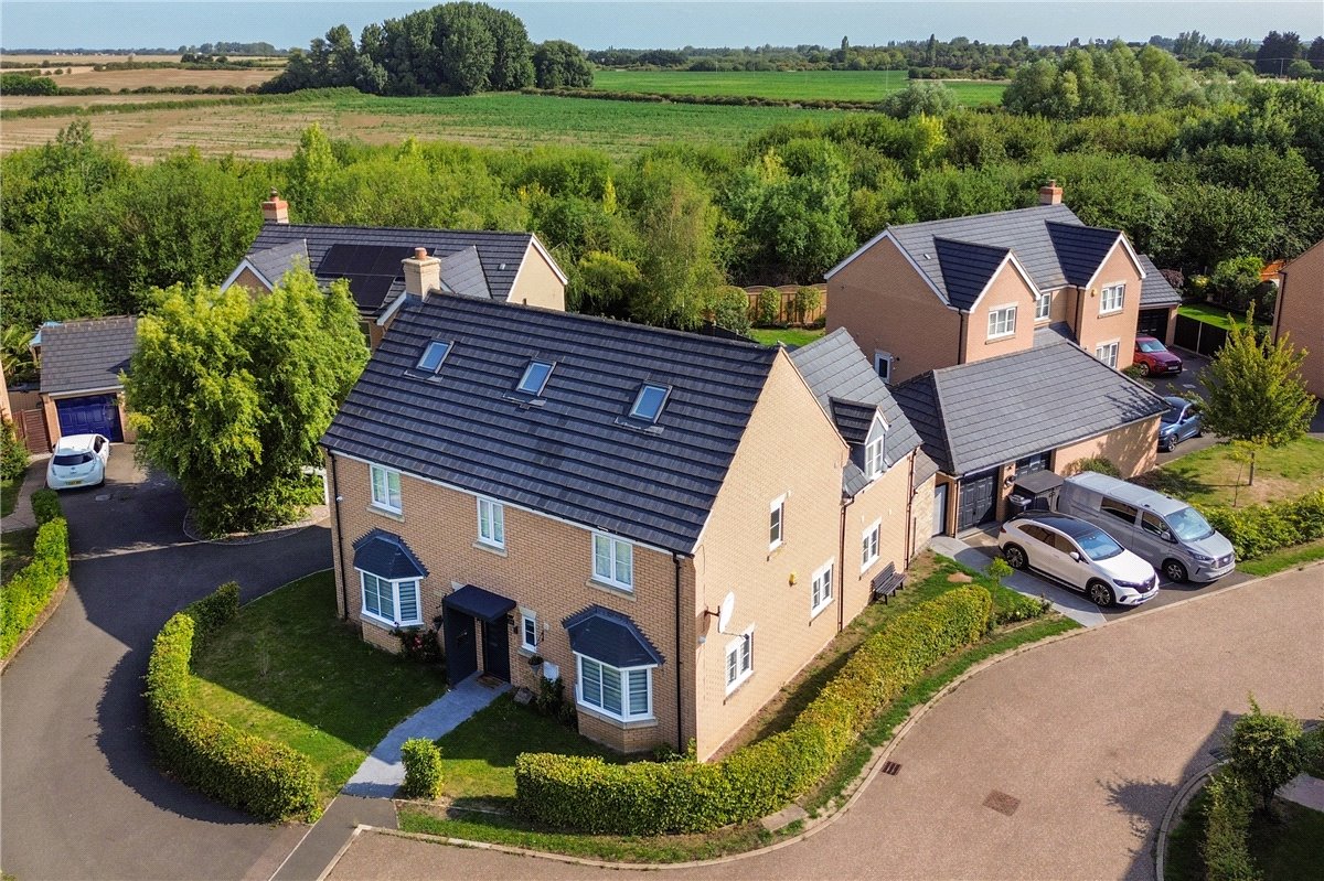 7 bedroom House, Kides Crescent, Longstanton, CB24 - Available