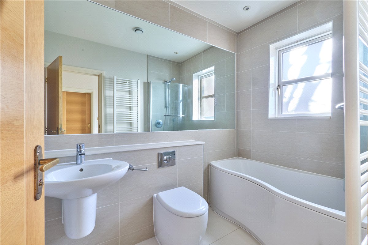 4 bedroom House, Mill Reef, Newmarket, CB8 - Available, Image 6