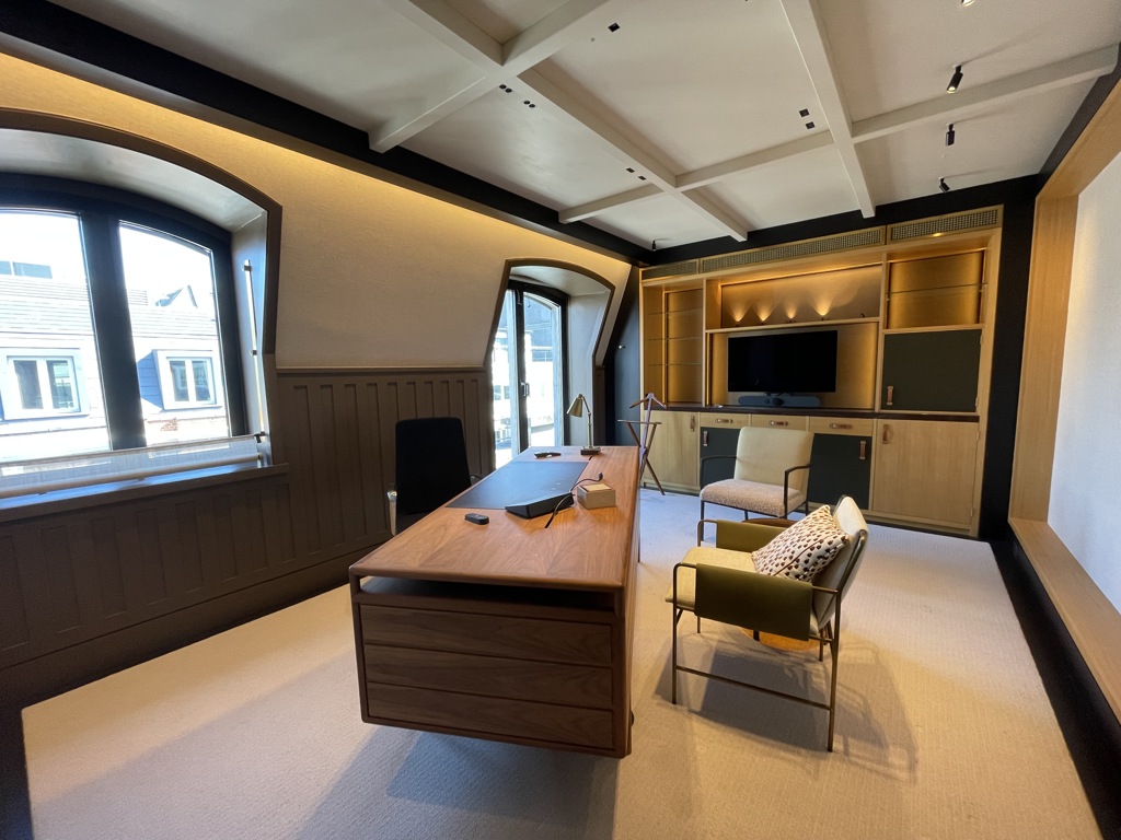 2099 Sq Ft, Cork Street, London, W1S - Available, Image 15