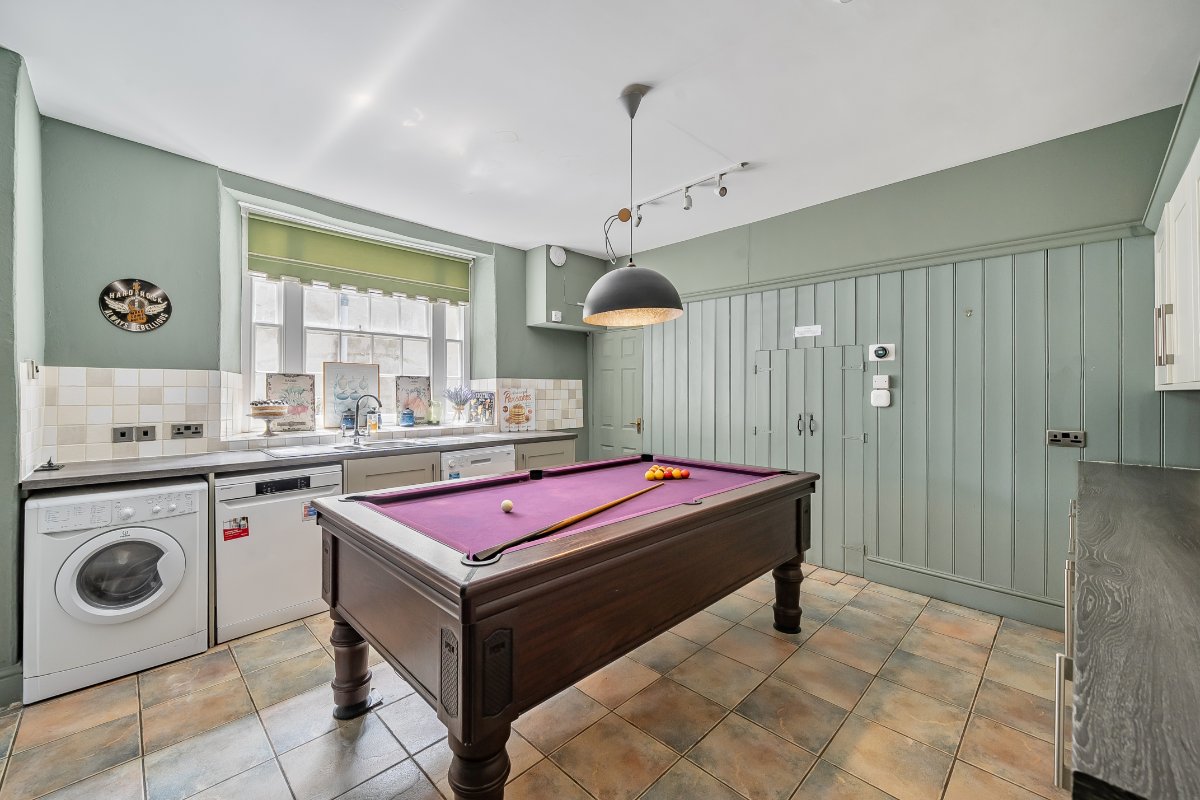 8 bedroom House, High Street, Swanage, BH19 - Available, Image 12