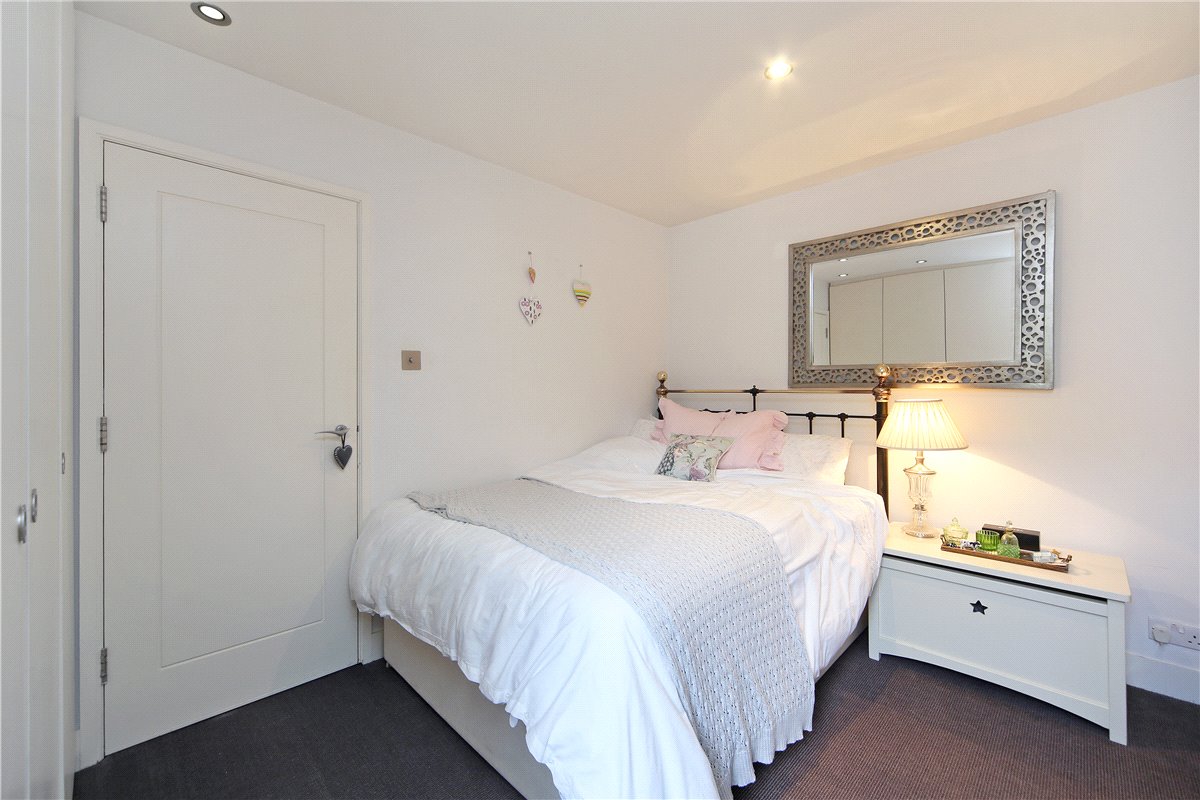 2 bedroom Flat, Queensmill Road, London, SW6 - Available, Image 4