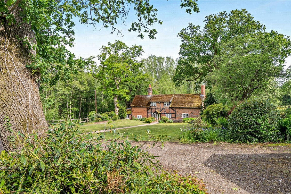 5 bedroom House, Crookham Common, Thatcham, RG19 - Available, Image 32