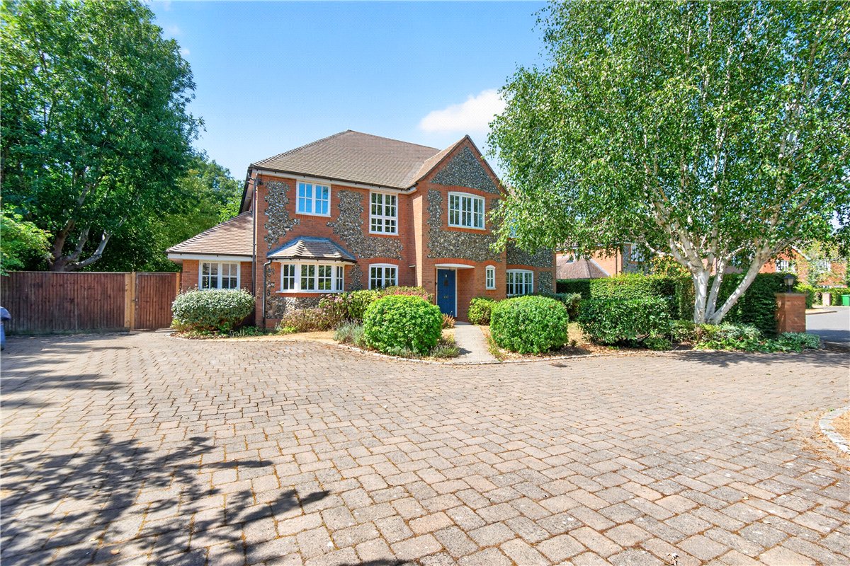 5 bedroom House, Whitethorn Close, Stoke Mandeville, HP22 - Available