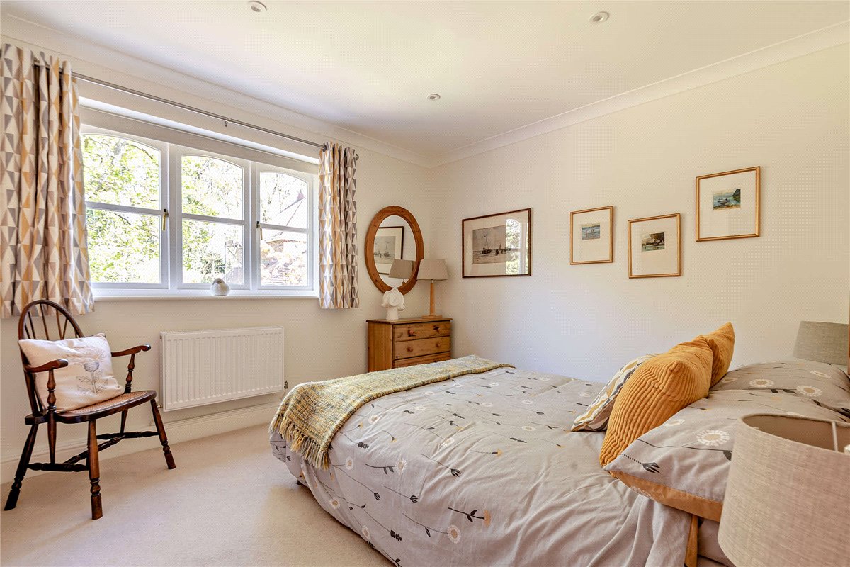 5 bedroom House, Oak Close, Baughurst, RG26 - Available, Image 17