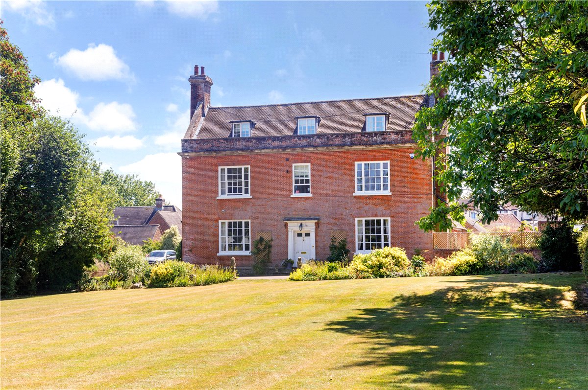 8 bedroom House, Hodson Road, Chiseldon, SN4 - Available