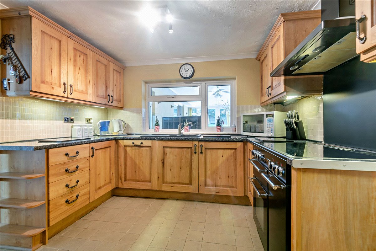 4 bedroom Bungalow, Long Lane, Hermitage, RG18 - Available, Image 1