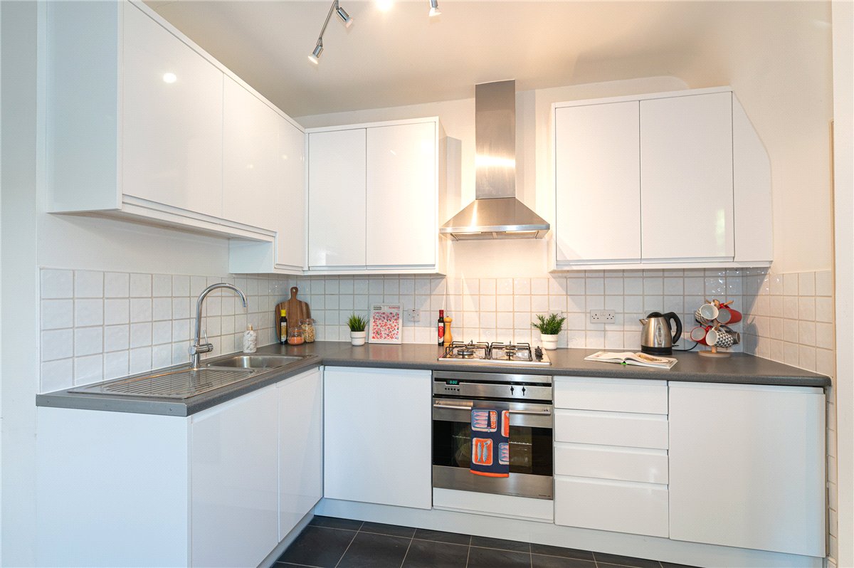 2 bedroom Flat, Lynn Road, London, SW12 - Available, Image 6