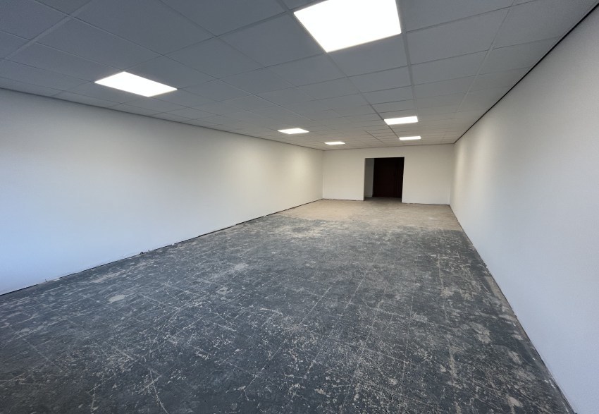 735 Sq Ft, 1 Ellendune Shopping Centre, Swindon, SN4 - Available, Image 4