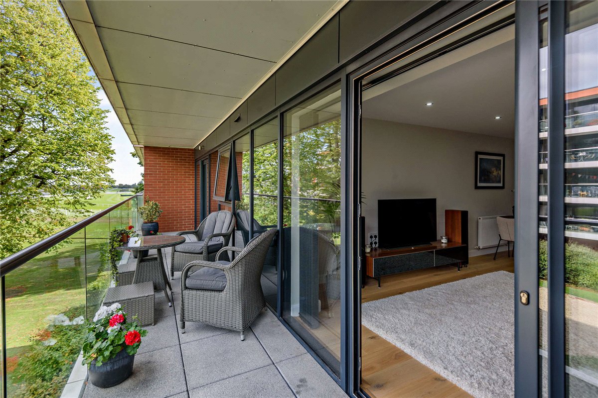 2 bedroom Flat, Racecourse Road, Newbury, RG14 - Available, Image 14