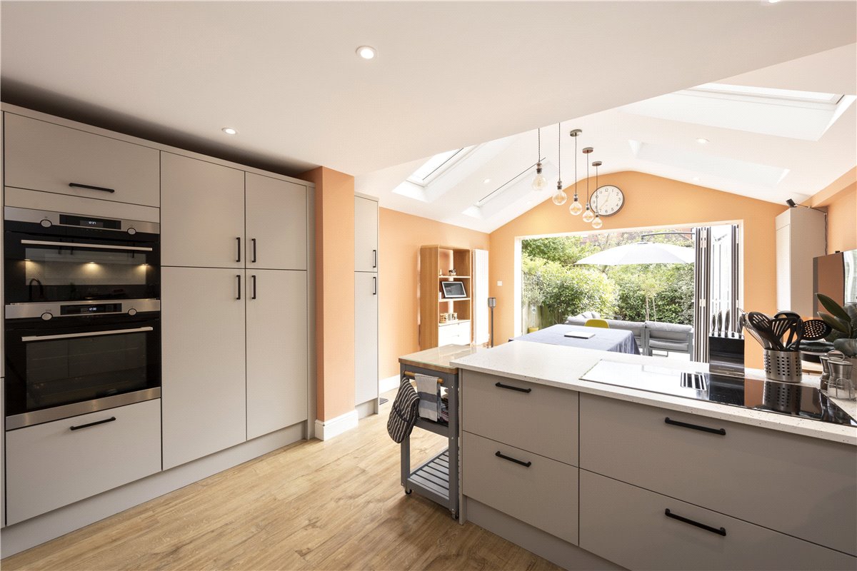 3 bedroom House, Bevin Square, London, SW17 - Sold