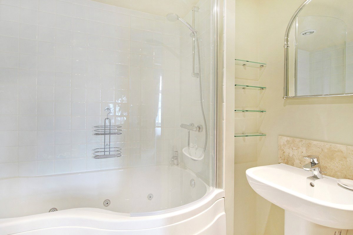 2 bedroom Flat, Chesterfield House, Chesterfield Gardens, W1J - Available, Image 5