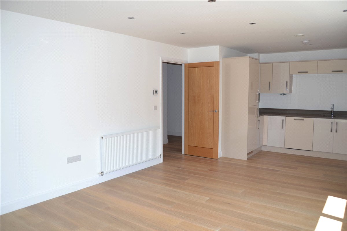 2 bedroom Flat, Racecourse Road, Newbury, RG14 - , Image 7