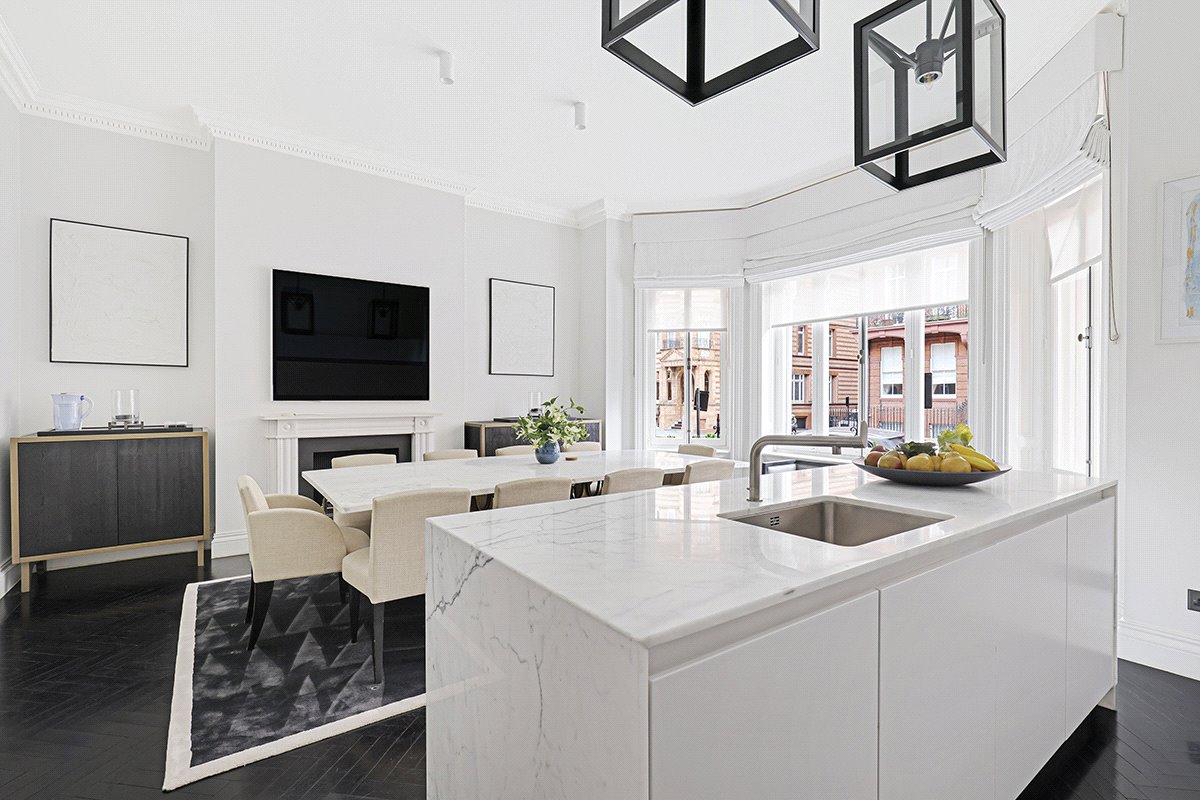 3 bedroom Flat, Pont Street, Knightsbridge, SW1X - Available, Image 24