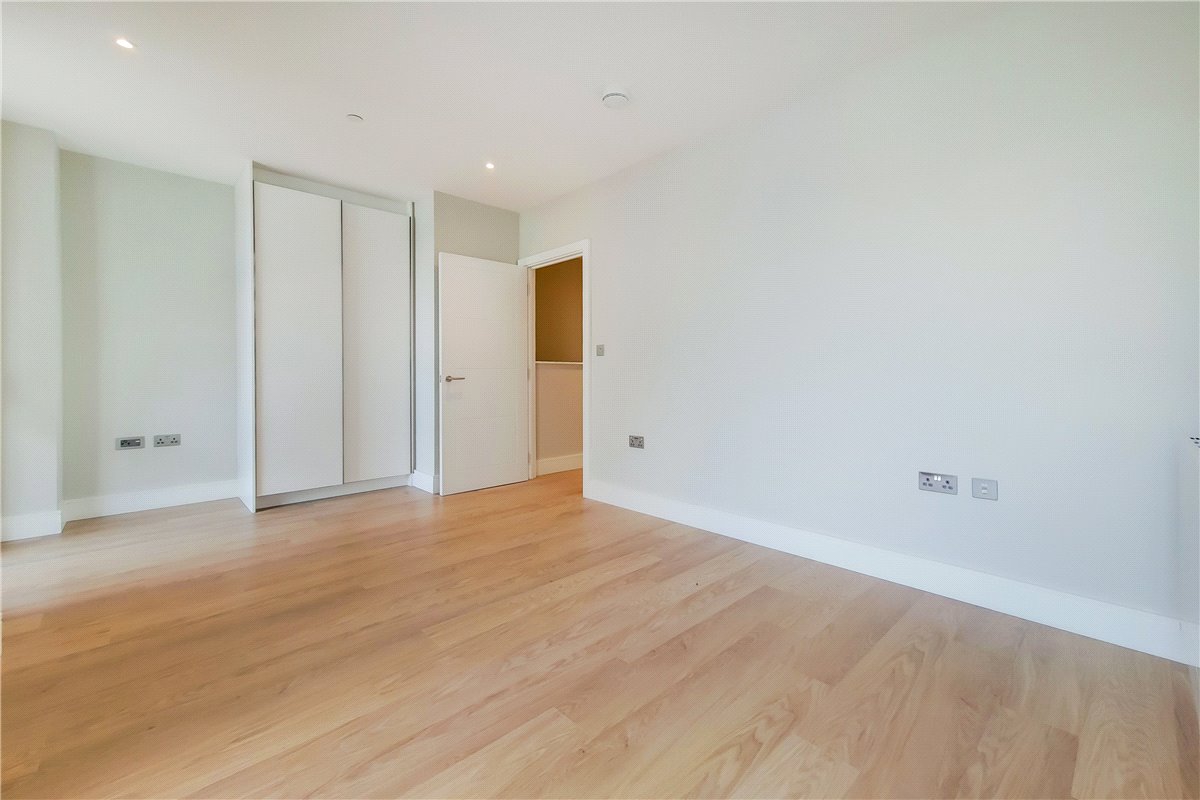 3 bedroom Maisonette, Greyhound Parade, Wimbledon Grounds, London, SW17 - , Image 4
