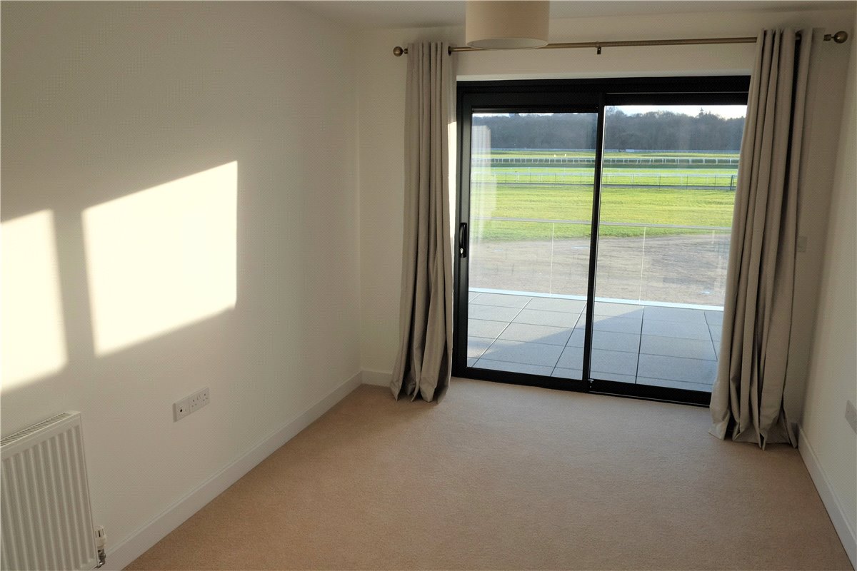 2 bedroom Flat, Kingman Way, Newbury, RG14 - , Image 4