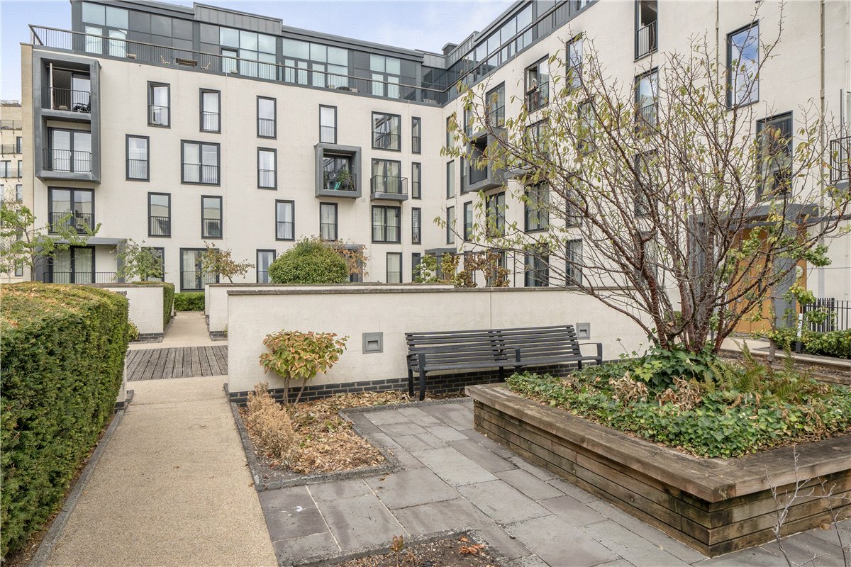 1 bedroom Flat, Stothert Avenue, Bath, BA2 - Available, Image 2