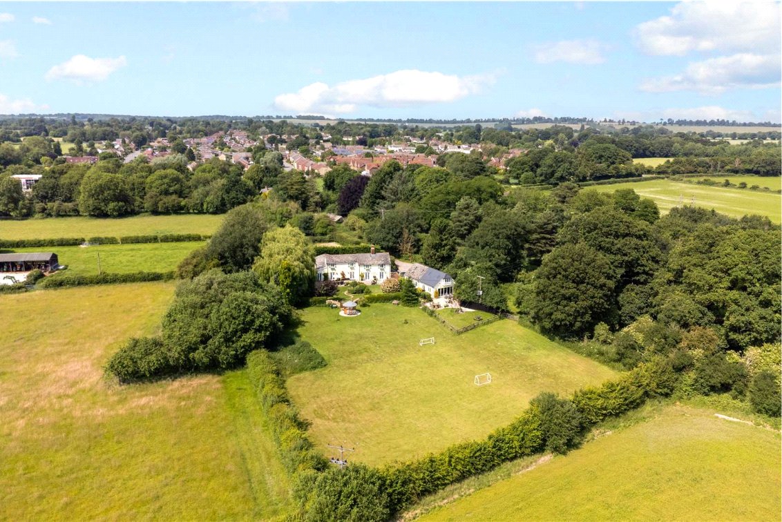 4 bedroom House, Pall Mall, Burbage, SN8 - Available, Image 1