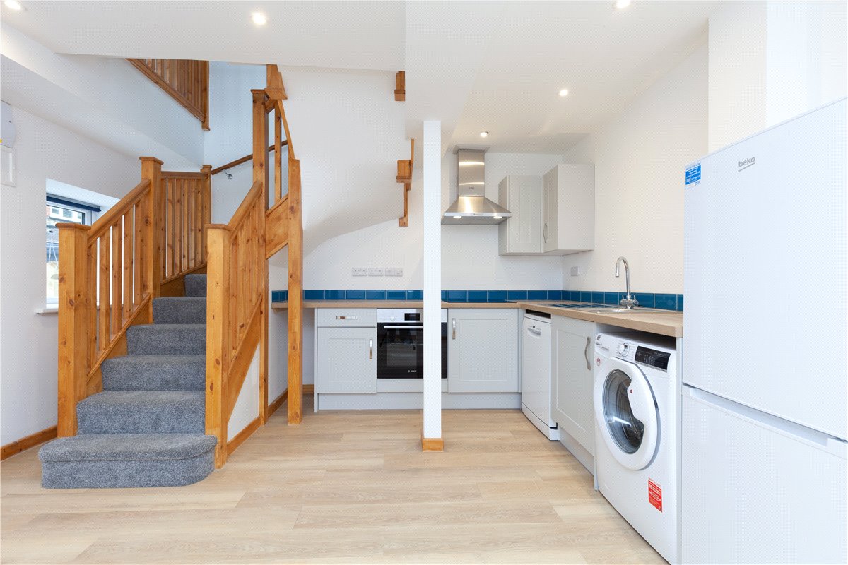 1 bedroom Maisonette, High Street, Witney, OX28 - , Image 2