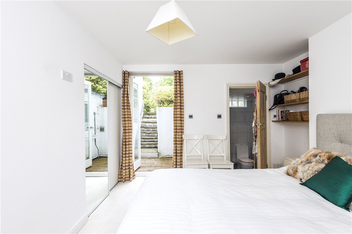 2 bedroom Flat, North Side Wandsworth Common, London, SW18 - , Image 14