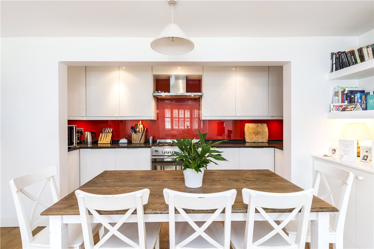 2 bedroom Flat, North Side Wandsworth Common, London, SW18 - , Image 12
