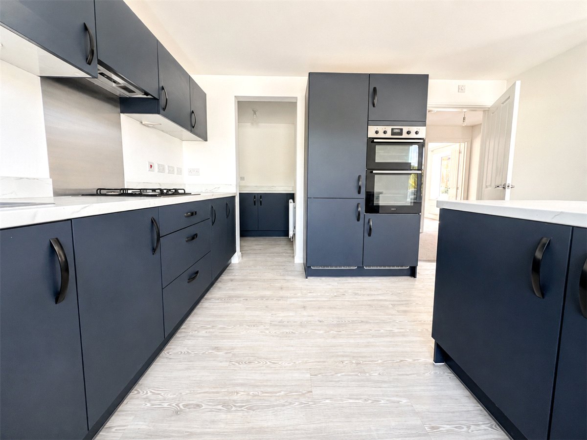 4 bedroom House, Flagpond Road, Whiteley, PO15 - Available, Image 5