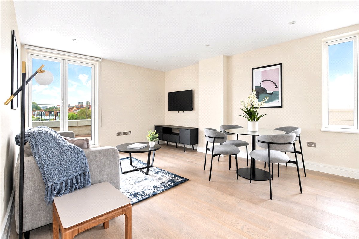 2 bedroom Flat, Broomhouse Lane, London, SW6 - Available